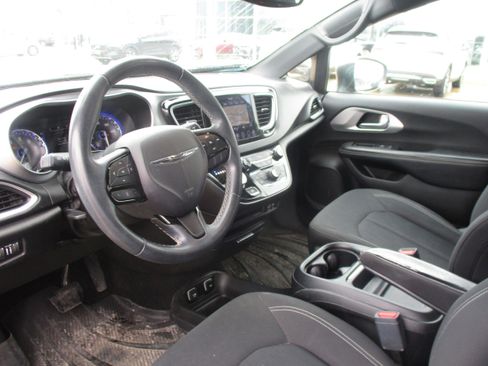 Used 2018 Chrysler Pacifica Touring Plus w/ S Appearance Package image 7