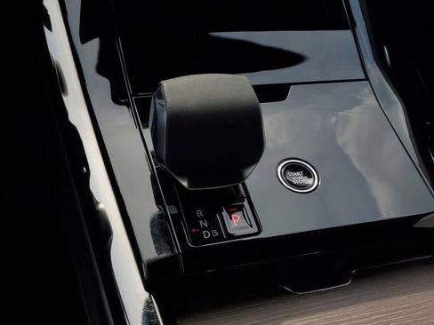 Used 2024 Land Rover Range Rover Sport SE AWD/4WD image 33