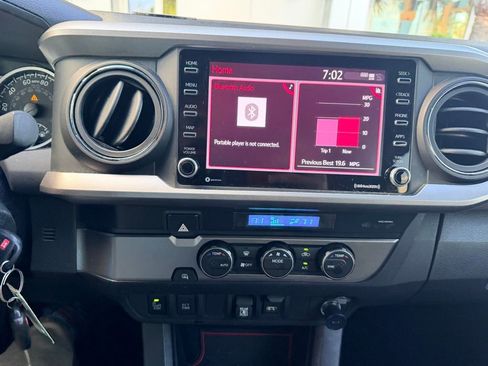 Used 2022 Toyota Tacoma SR5 w/ Technology Package image 7