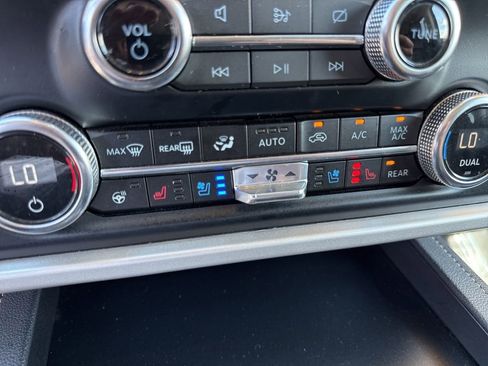 Used 2024 Ford Expedition XLT AWD/4WD image 6