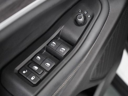 Used 2023 Jeep Grand Cherokee Limited w/ Black Appearance Package AWD/4WD image 27