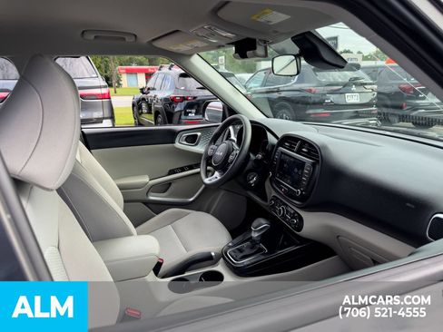 Used 2025 Kia Soul LX w/ LX Technology Package FWD image 12