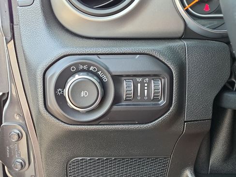 Used 2018 Jeep Wrangler Unlimited Sport S AWD/4WD image 27