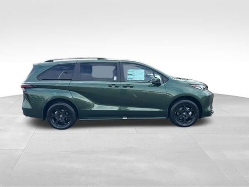 New 2026 Toyota Sienna XLE Woodland Edition image 7