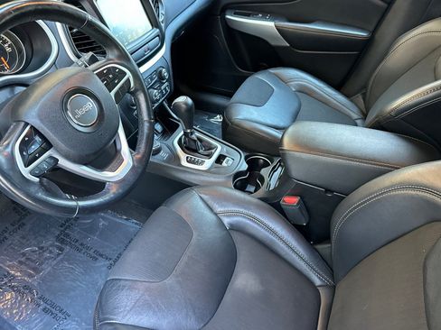 Used 2018 Jeep Cherokee Latitude Plus w/ Comfort/Convenience Group AWD/4WD image 10