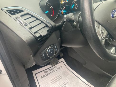 Used 2019 Ford Escape Titanium image 17