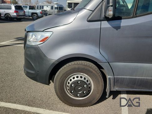 Used 2022 Mercedes-Benz Sprinter 4500 w/ Parking Package image 8