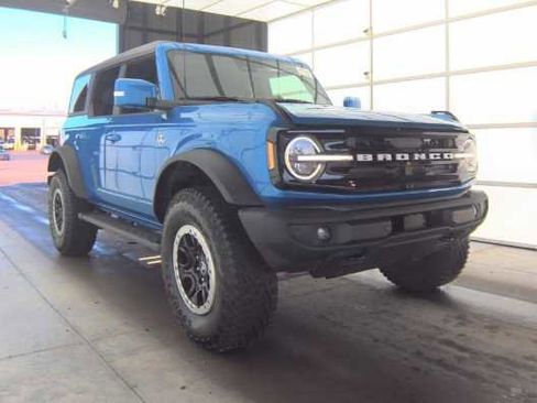 Used 2022 Ford Bronco Outer Banks w/ Sasquatch Package image 3