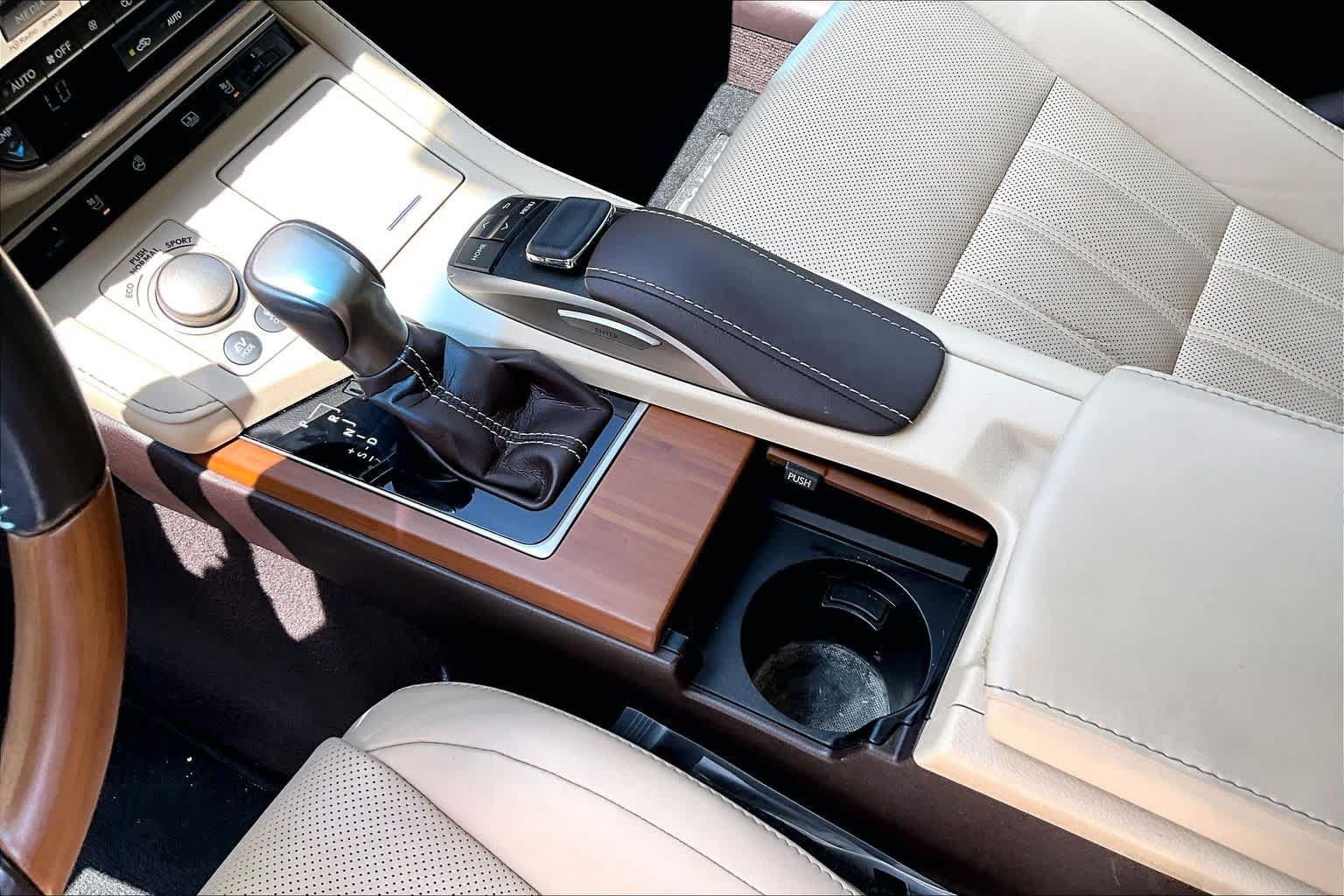 Used 2018 Lexus ES 300h w/ Luxury Package FWD image 15