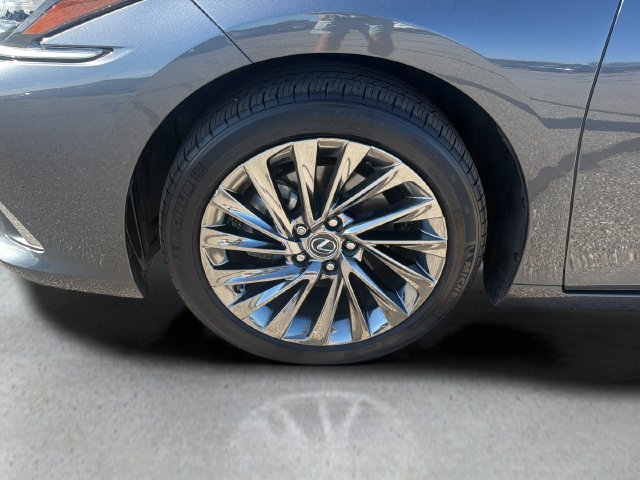 Used 2024 Lexus ES 300h Ultra Luxury w/ Accessory Package (Z2) FWD image 26