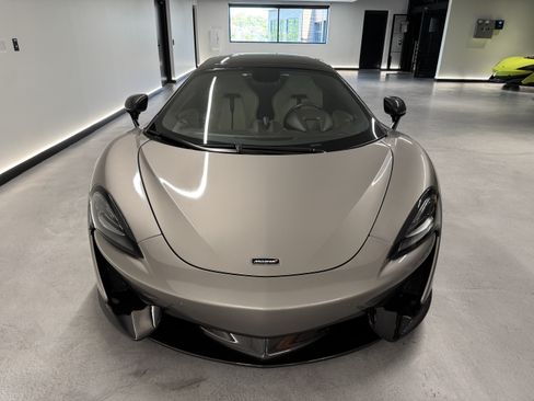 Used 2018 McLaren 570S Spider RWD image 8