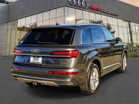 Used 2023 Audi Q7 Premium w/ Convenience Package image 4