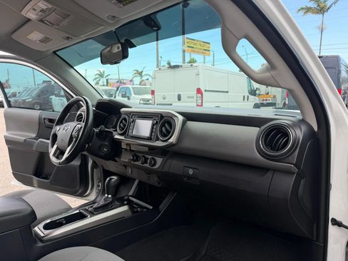 Used 2017 Toyota Tacoma SR5 w/ Tow Package RWD image 21