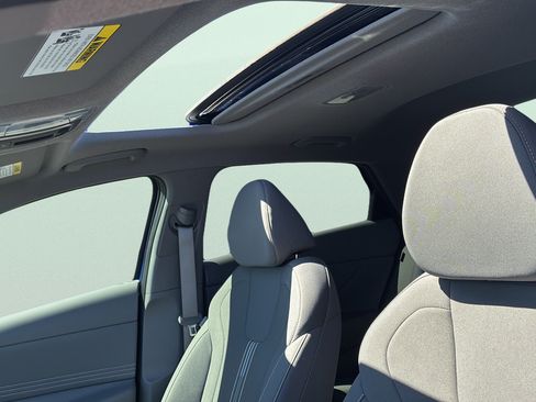Certified 2025 Hyundai Elantra SEL FWD image 14