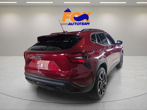 Used 2025 Chevrolet Trax RS w/ Sunroof Package FWD image 3