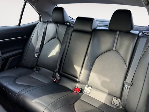 Used 2022 Toyota Camry XLE image 13