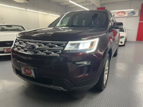 Used 2018 Ford Explorer XLT w/ Equipment Group 202A image 2