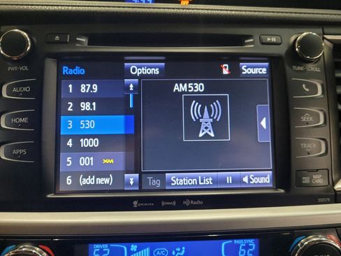 Used 2018 Toyota Highlander XLE image 25