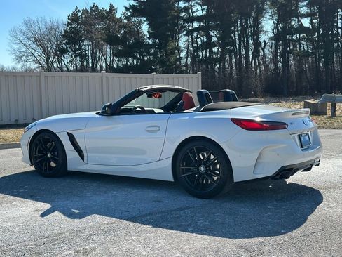 Used 2022 BMW Z4 M40i w/ Premium Package image 5