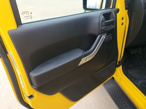 Used 2015 Jeep Wrangler Sahara image 26