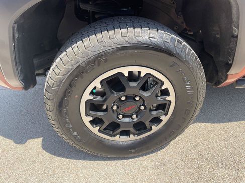 Used 2025 Toyota Tacoma TRD Off-Road AWD/4WD image 34