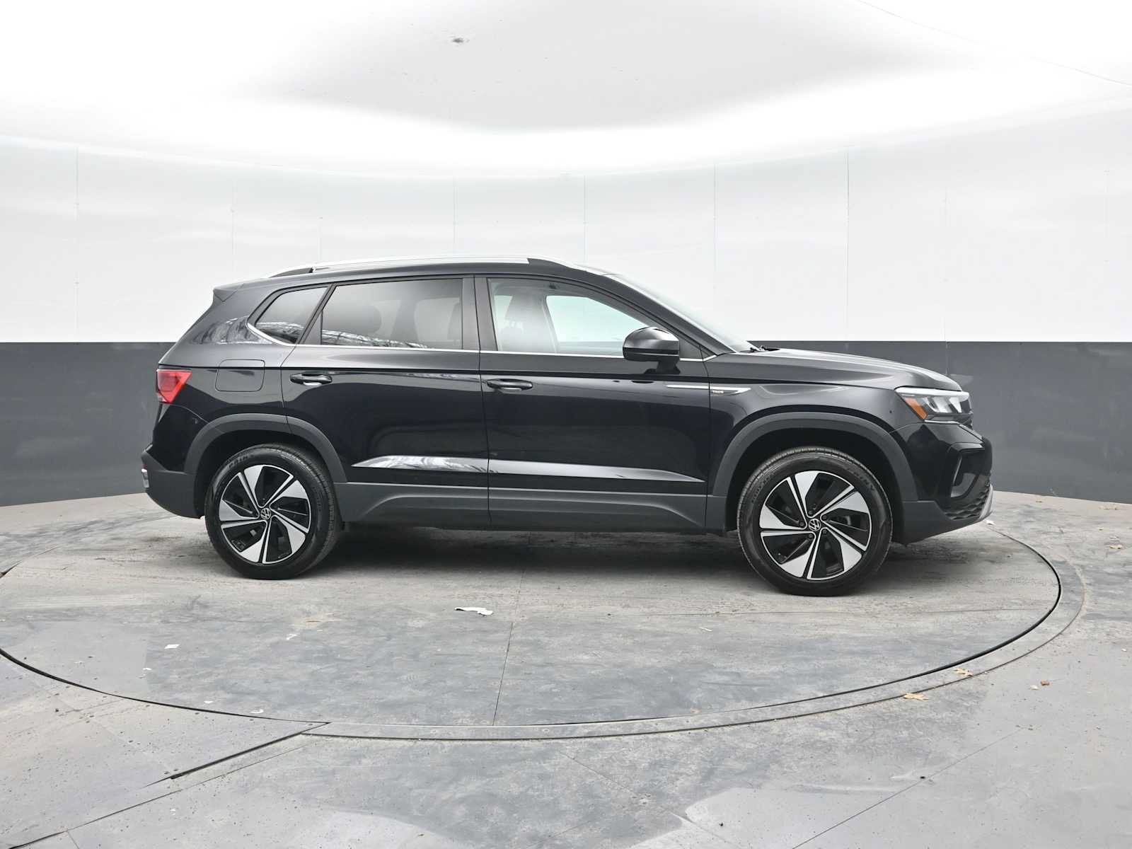 Used 2024 Volkswagen Taos SE AWD/4WD image 9