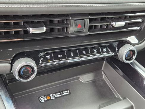 Used 2025 Chevrolet Suburban LT w/ Comfort Package image 23