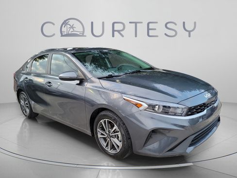 Used 2023 Kia Forte LXS w/ LXS Technology Package FWD image 5