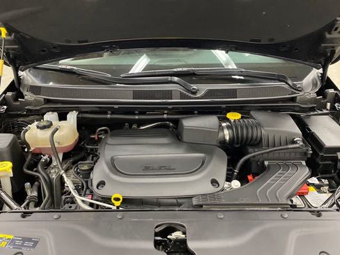 Used 2025 Chrysler Pacifica Select FWD image 12