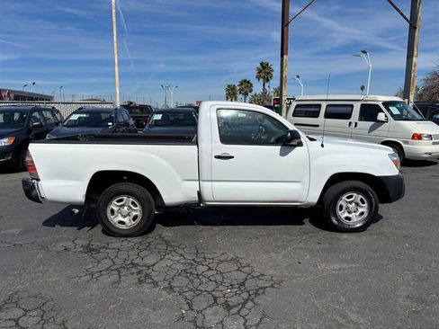 Used 2014 Toyota Tacoma 2WD Regular Cab image 2