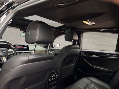 Used 2019 BMW 530e w/ M Sport Package image 17