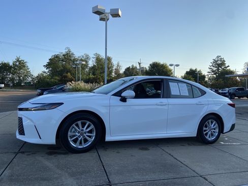 Used 2025 Toyota Camry LE FWD image 6