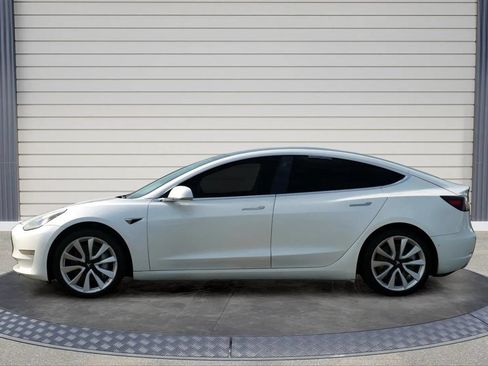 Used 2019 Tesla Model 3 Standard Range RWD image 4