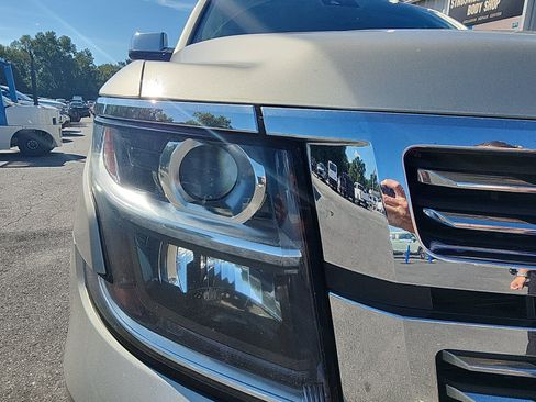 Used 2017 Chevrolet Tahoe Premier AWD/4WD image 9