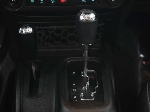 Used 2016 Jeep Wrangler Unlimited Sahara AWD/4WD image 19