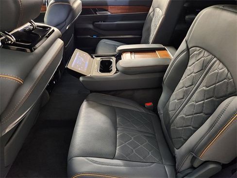 Used 2024 Jeep Grand Wagoneer Series III image 30