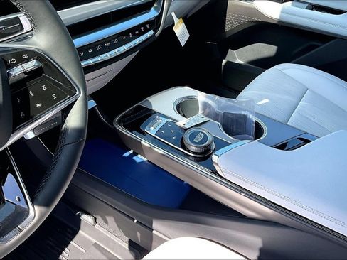 New 2027 Cadillac Lyriq Sport w/ LPO, Floor Liner Package AWD/4WD image 8
