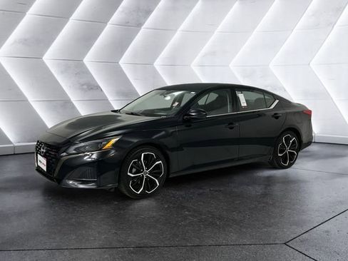 Used 2024 Nissan Altima 2.5 SR image 3