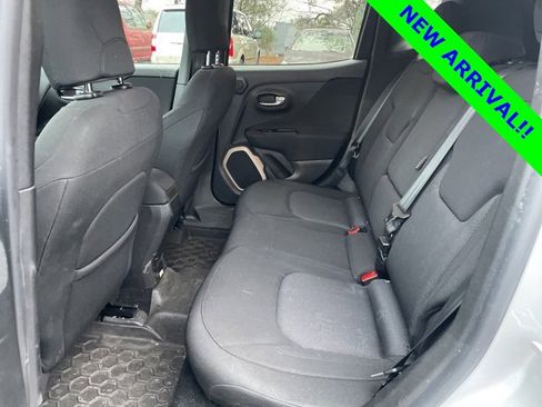 Used 2015 Jeep Renegade Latitude w/ Popular Equipment Group image 8