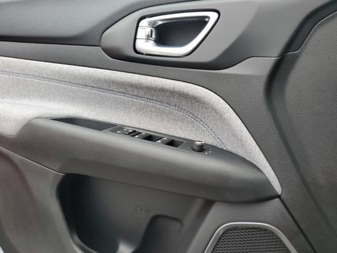 New 2024 Jeep Compass Latitude w/ Convenience Group image 8