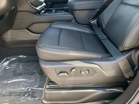 Used 2026 GMC Yukon Denali w/ Advanced Technology Package AWD/4WD image 39