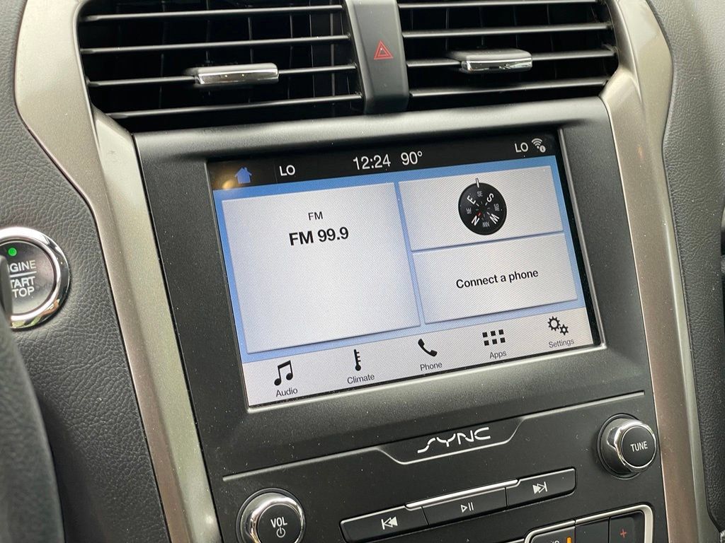 Used 2019 Ford Fusion SE FWD image 21