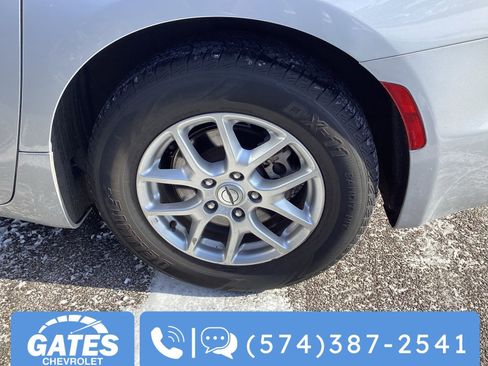 Used 2024 Chrysler Pacifica Touring-L image 39