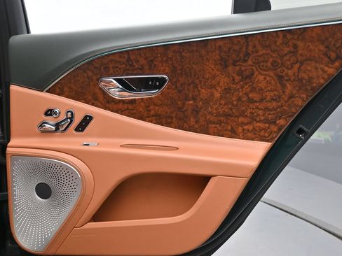 Used 2022 Bentley Flying Spur V8 AWD/4WD image 28