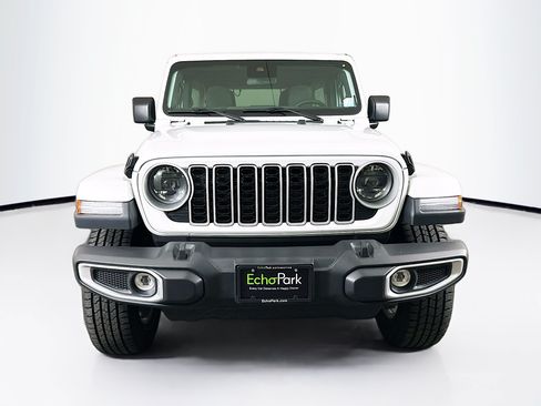 Used 2025 Jeep Wrangler Unlimited Sahara AWD/4WD image 2