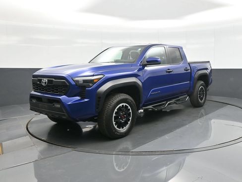 Certified 2024 Toyota Tacoma TRD Off-Road AWD/4WD image 3