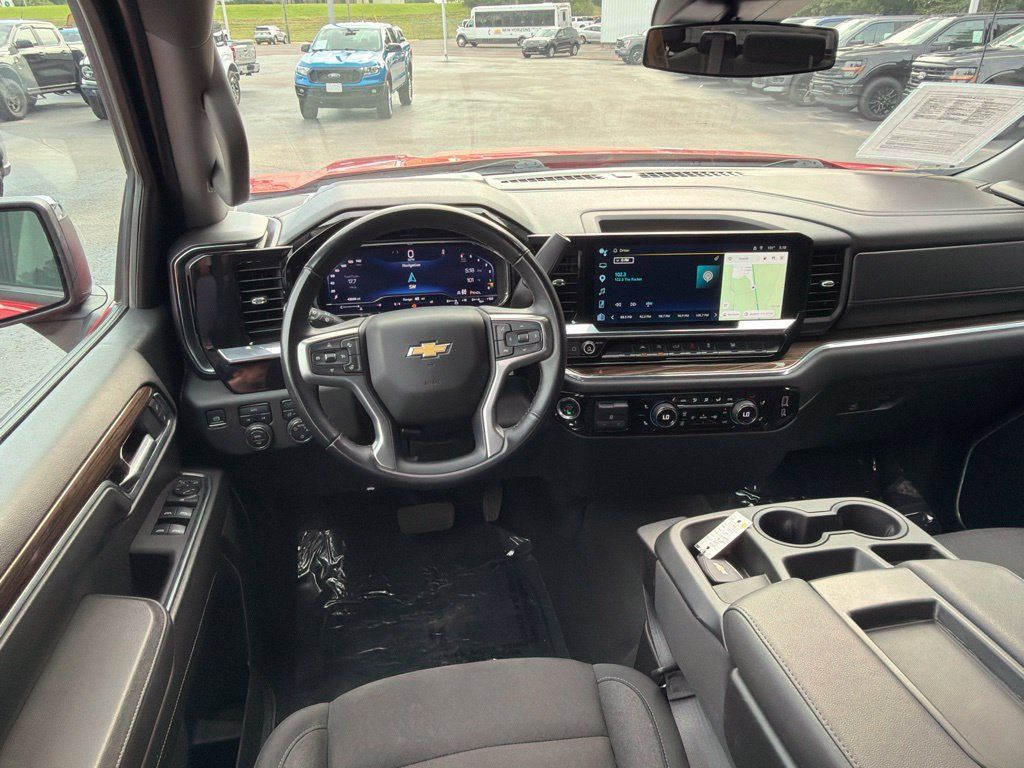 Used 2025 Chevrolet Silverado 1500 LT AWD/4WD image 14