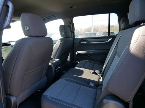 Used 2025 GMC Acadia Elevation image 12