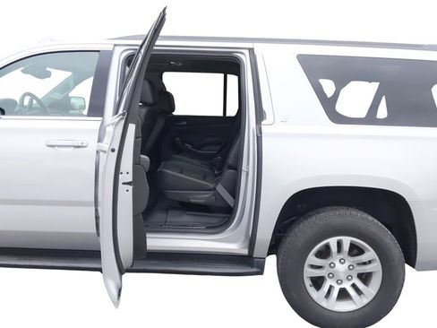 Used 2019 Chevrolet Suburban LT image 30