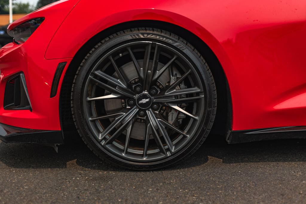 Used 2018 Chevrolet Camaro ZL1 RWD image 13